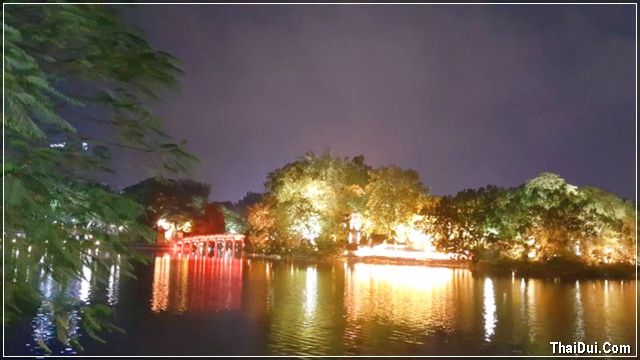 hồ Gươm về đêm