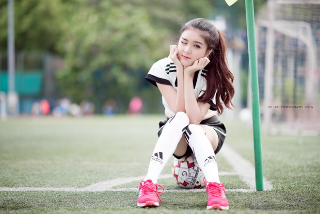 girl xinh cổ vũ bóng đá